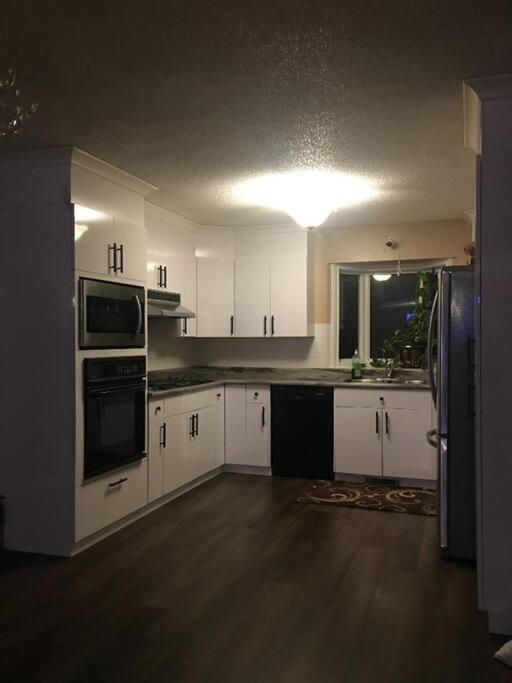 Renovated 4 Bedrooms 20 Sleeps Shopping Mall Edmonton Luaran gambar